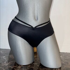 Victorias’s Secret Very Sexy So Obsessed Strappy Cheeky Panty Underwear. NWT